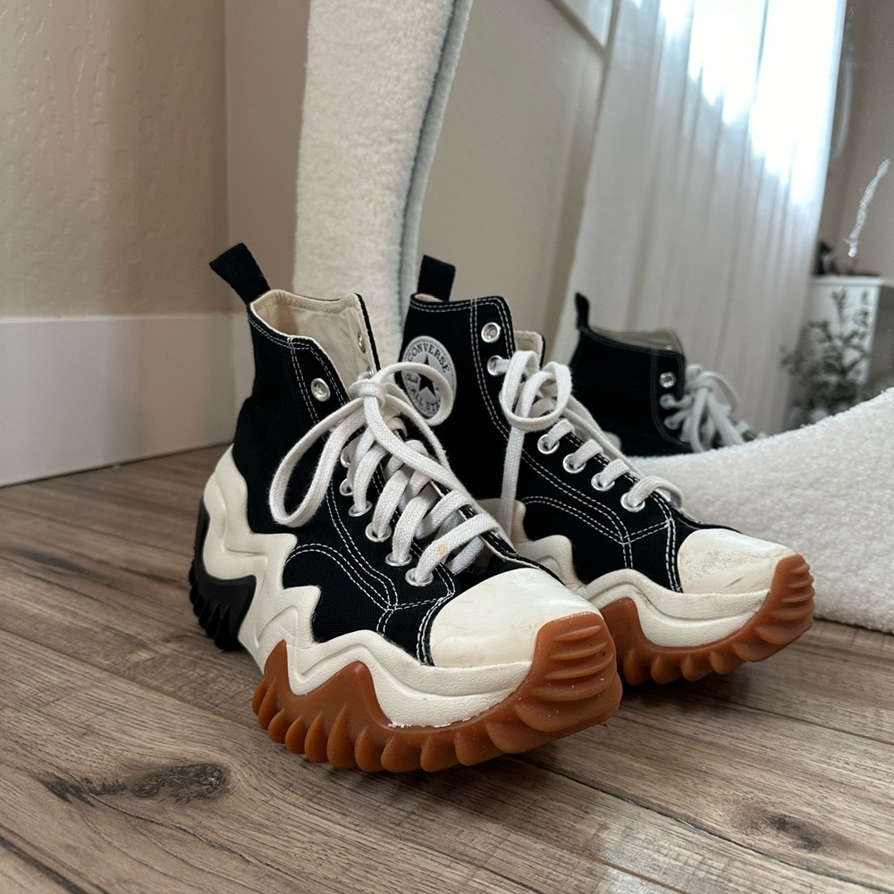 run star motion sneakers
